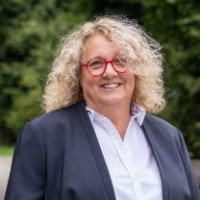 Porträtfoto von Angela Falkenhahn